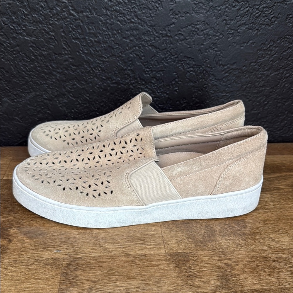 Vionic Beige Slip-On Shoes Size 6 - Picture 2 of 6